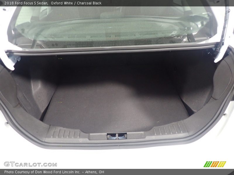 Oxford White / Charcoal Black 2018 Ford Focus S Sedan