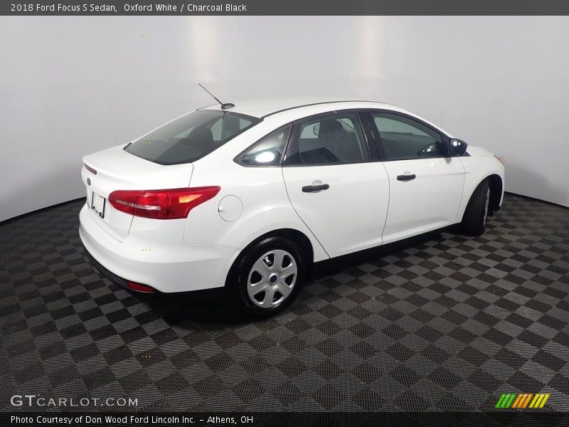 Oxford White / Charcoal Black 2018 Ford Focus S Sedan