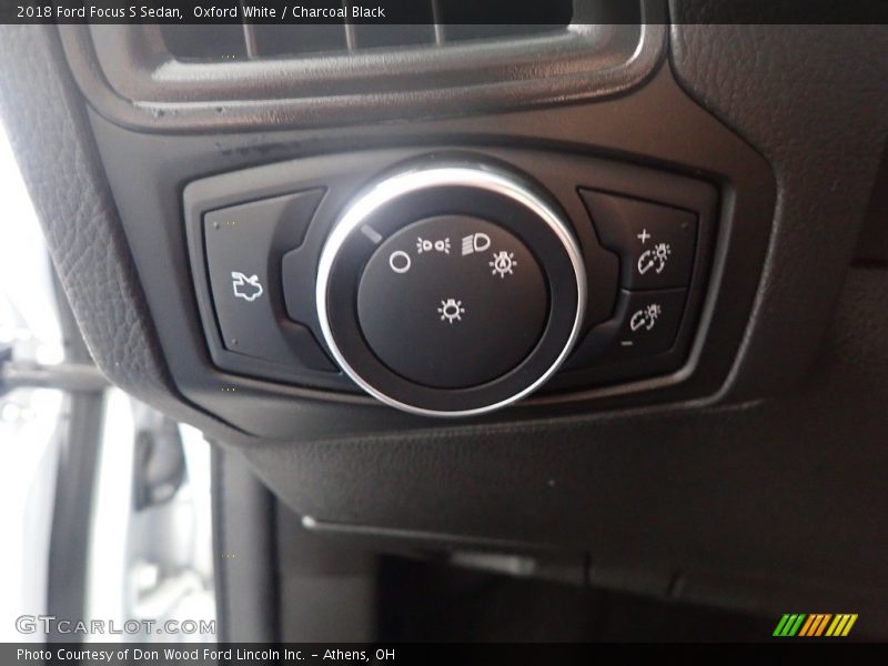 Oxford White / Charcoal Black 2018 Ford Focus S Sedan