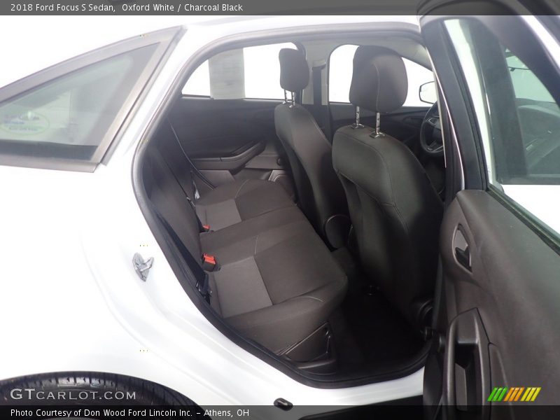 Oxford White / Charcoal Black 2018 Ford Focus S Sedan