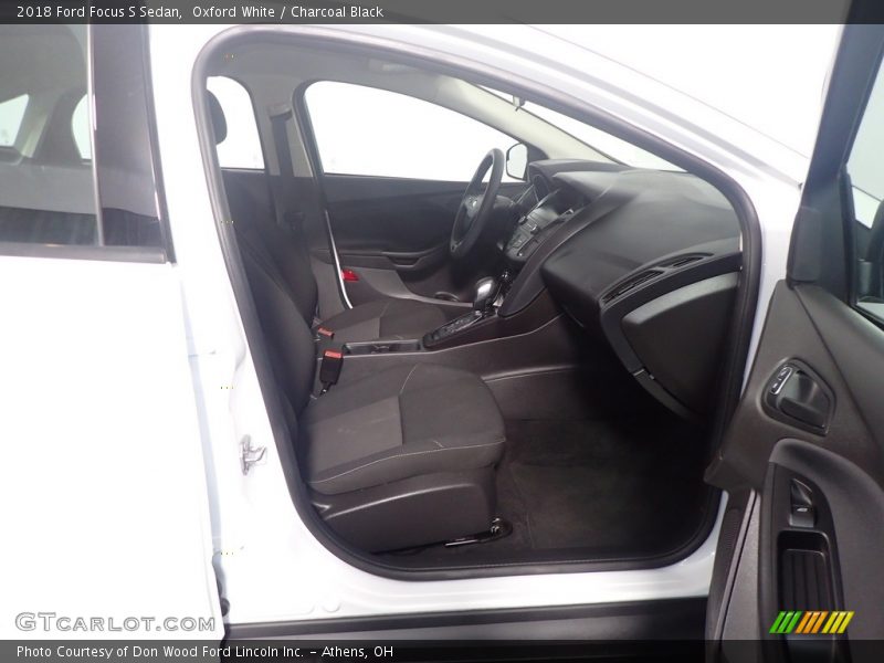 Oxford White / Charcoal Black 2018 Ford Focus S Sedan