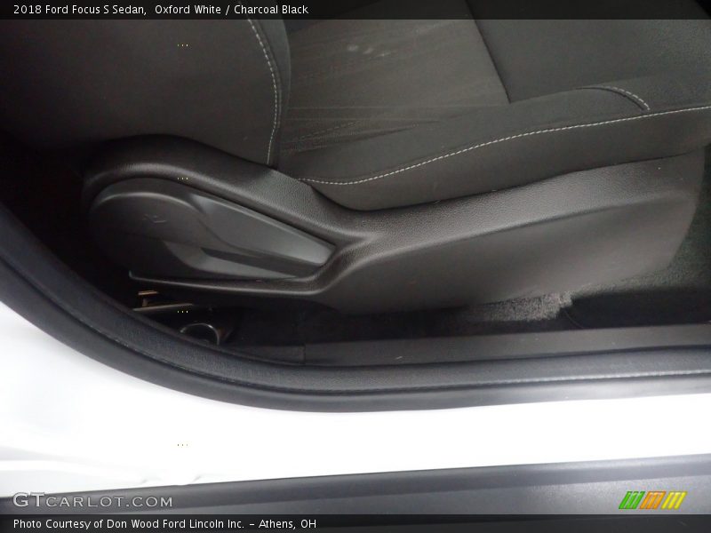 Oxford White / Charcoal Black 2018 Ford Focus S Sedan
