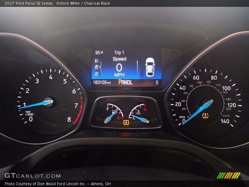 Oxford White / Charcoal Black 2017 Ford Focus SE Sedan