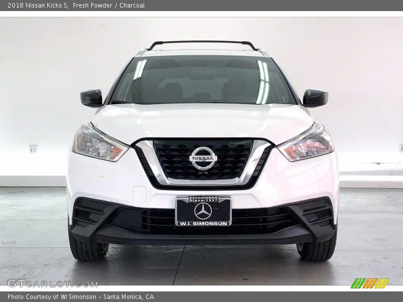 Fresh Powder / Charcoal 2018 Nissan Kicks S