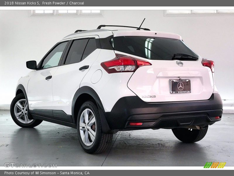 Fresh Powder / Charcoal 2018 Nissan Kicks S