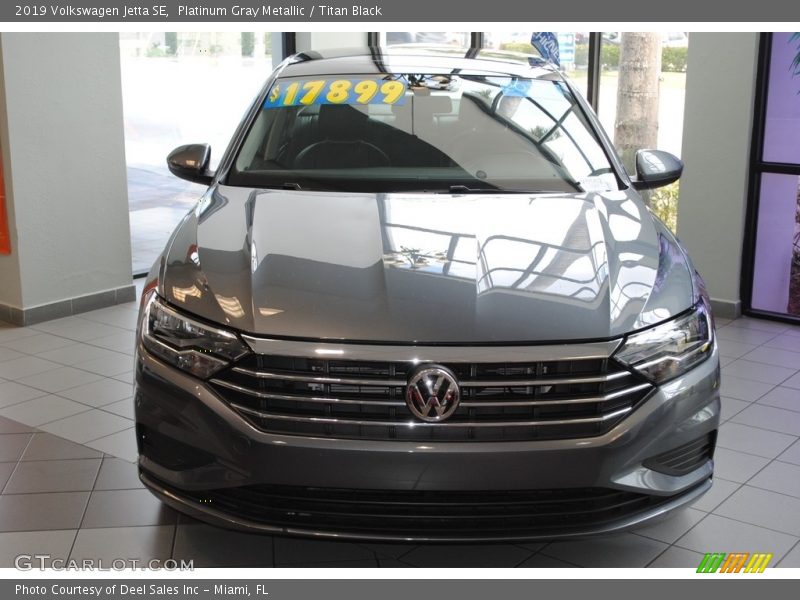 Platinum Gray Metallic / Titan Black 2019 Volkswagen Jetta SE