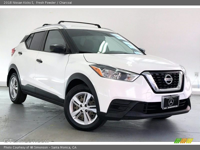 Fresh Powder / Charcoal 2018 Nissan Kicks S