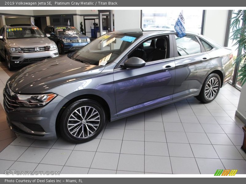 Platinum Gray Metallic / Titan Black 2019 Volkswagen Jetta SE