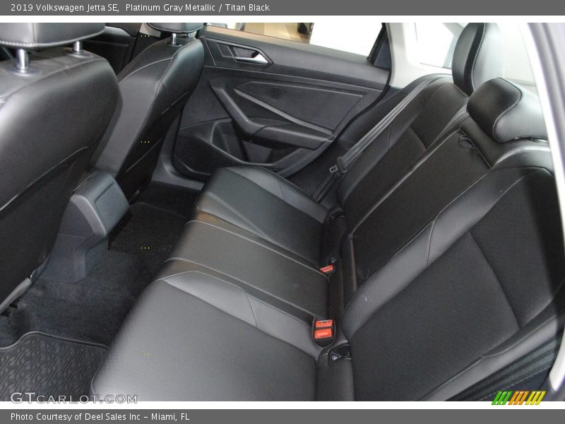 Platinum Gray Metallic / Titan Black 2019 Volkswagen Jetta SE