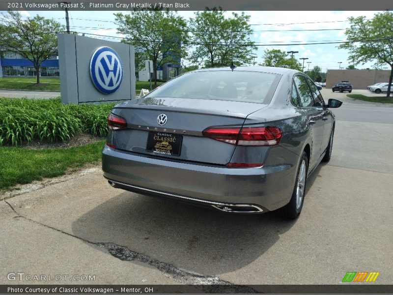 Platinum Gray Metallic / Titan Black 2021 Volkswagen Passat S