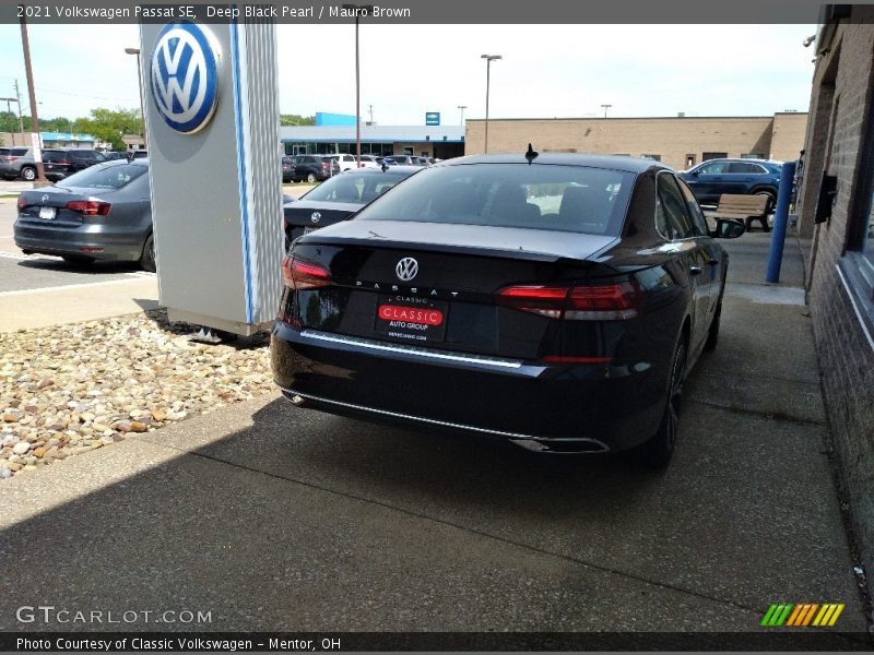 Deep Black Pearl / Mauro Brown 2021 Volkswagen Passat SE
