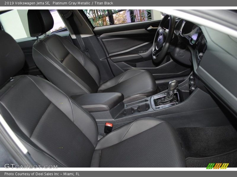 Platinum Gray Metallic / Titan Black 2019 Volkswagen Jetta SE