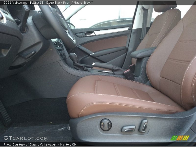  2021 Passat SE Mauro Brown Interior