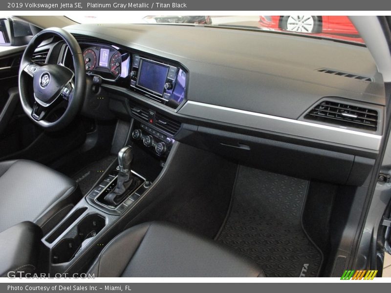 Platinum Gray Metallic / Titan Black 2019 Volkswagen Jetta SE