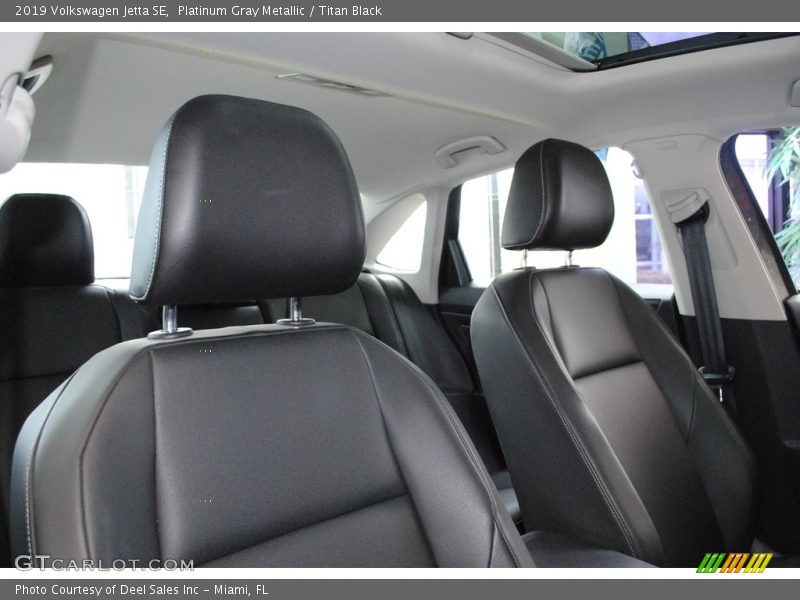 Platinum Gray Metallic / Titan Black 2019 Volkswagen Jetta SE