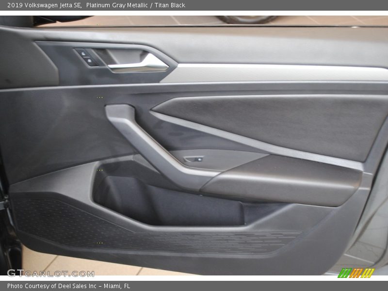 Platinum Gray Metallic / Titan Black 2019 Volkswagen Jetta SE