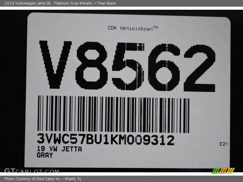 Platinum Gray Metallic / Titan Black 2019 Volkswagen Jetta SE