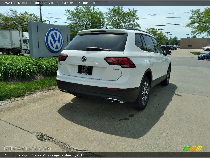 Pure White / Titan Black 2021 Volkswagen Tiguan S 4Motion