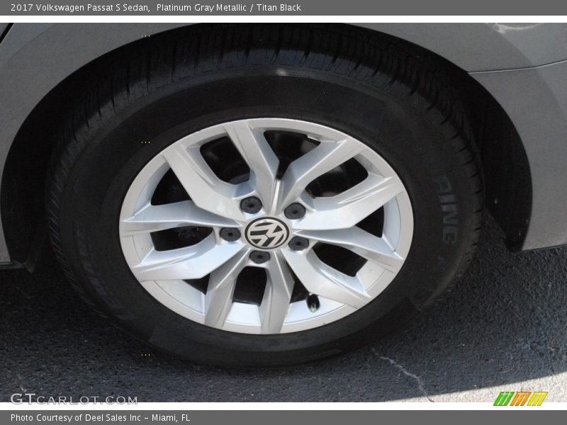 Platinum Gray Metallic / Titan Black 2017 Volkswagen Passat S Sedan