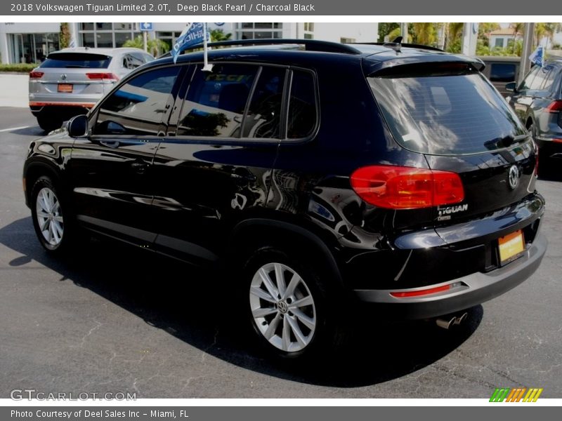 Deep Black Pearl / Charcoal Black 2018 Volkswagen Tiguan Limited 2.0T
