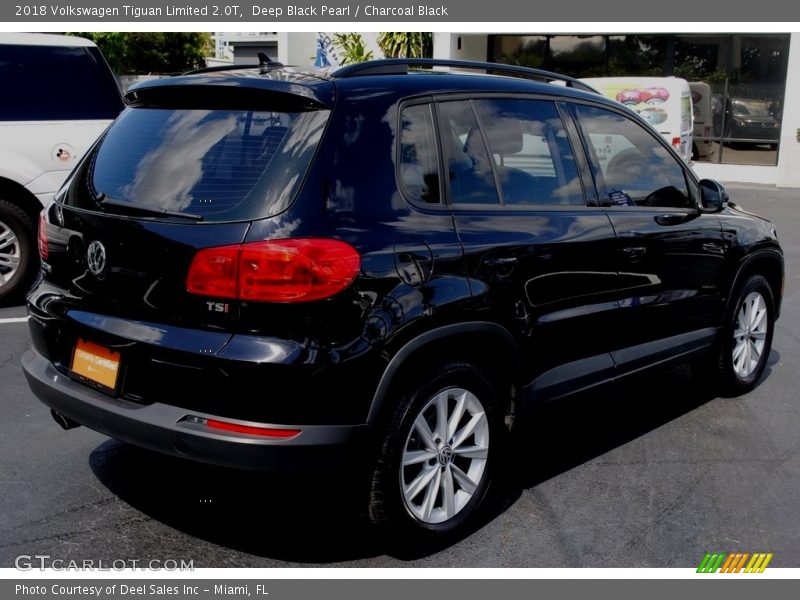 Deep Black Pearl / Charcoal Black 2018 Volkswagen Tiguan Limited 2.0T