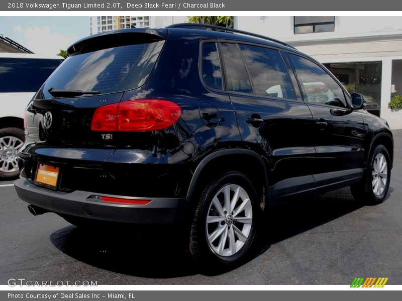 Deep Black Pearl / Charcoal Black 2018 Volkswagen Tiguan Limited 2.0T