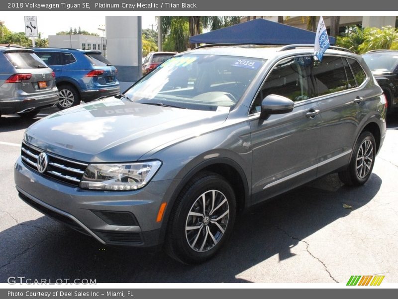 Platinum Gray Metallic / Titan Black 2018 Volkswagen Tiguan SE