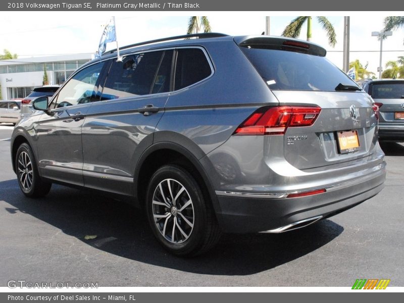 Platinum Gray Metallic / Titan Black 2018 Volkswagen Tiguan SE