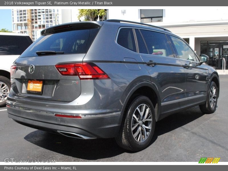 Platinum Gray Metallic / Titan Black 2018 Volkswagen Tiguan SE