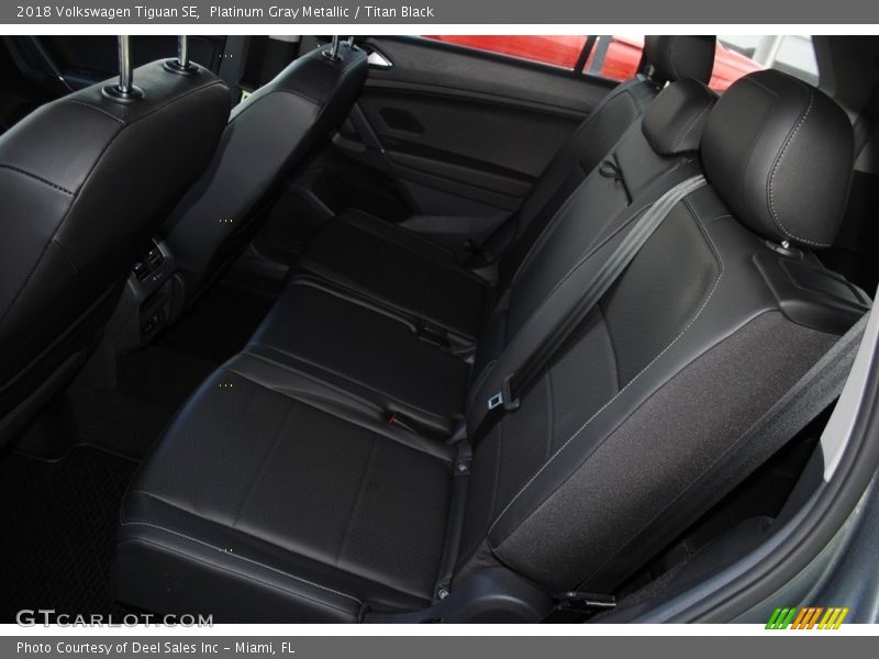 Platinum Gray Metallic / Titan Black 2018 Volkswagen Tiguan SE