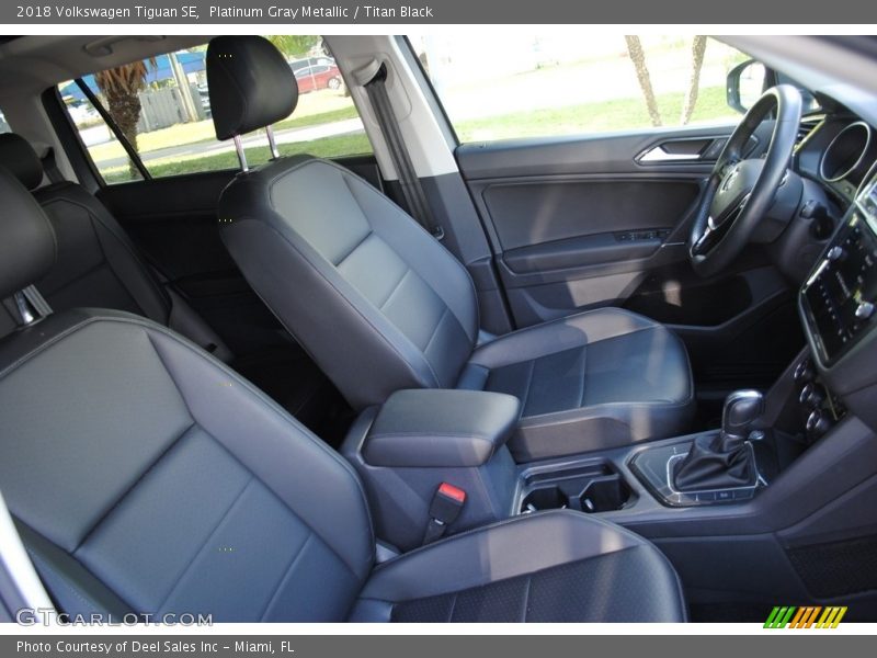 Platinum Gray Metallic / Titan Black 2018 Volkswagen Tiguan SE