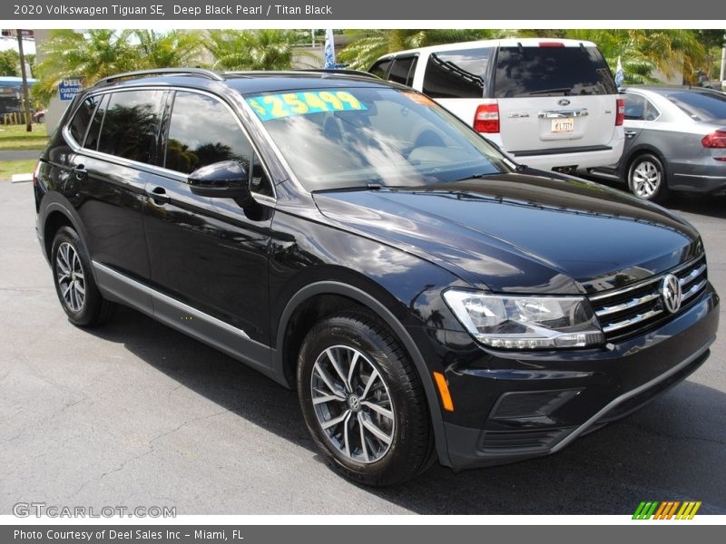 Deep Black Pearl / Titan Black 2020 Volkswagen Tiguan SE