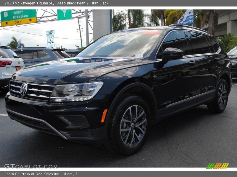 Deep Black Pearl / Titan Black 2020 Volkswagen Tiguan SE