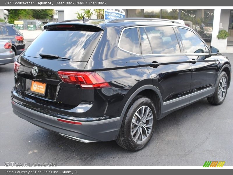 Deep Black Pearl / Titan Black 2020 Volkswagen Tiguan SE