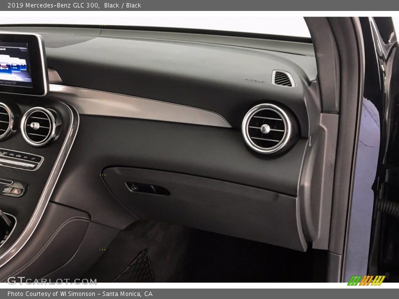 Black / Black 2019 Mercedes-Benz GLC 300