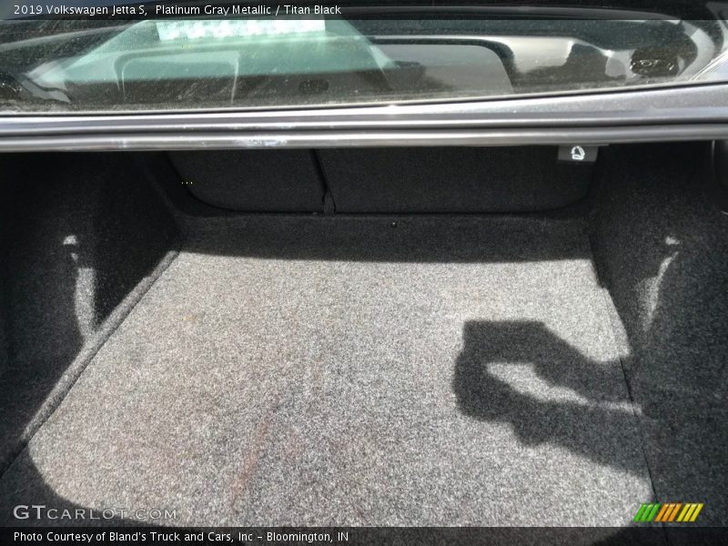Platinum Gray Metallic / Titan Black 2019 Volkswagen Jetta S
