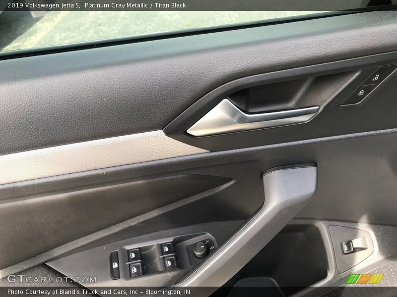 Platinum Gray Metallic / Titan Black 2019 Volkswagen Jetta S