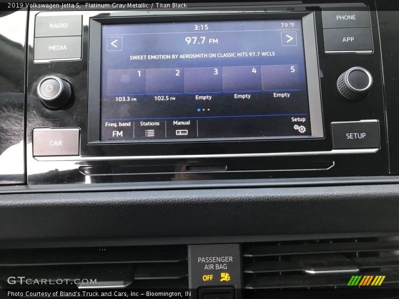 Platinum Gray Metallic / Titan Black 2019 Volkswagen Jetta S