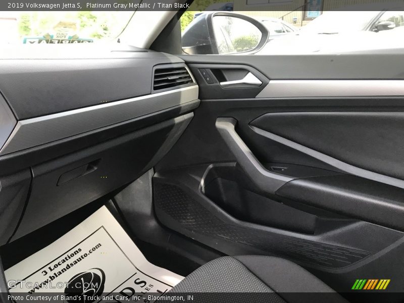 Platinum Gray Metallic / Titan Black 2019 Volkswagen Jetta S