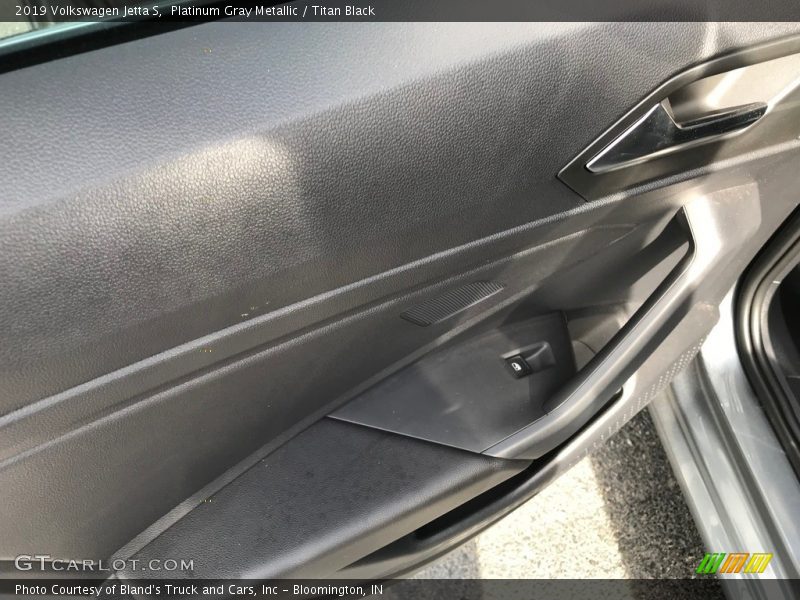 Platinum Gray Metallic / Titan Black 2019 Volkswagen Jetta S