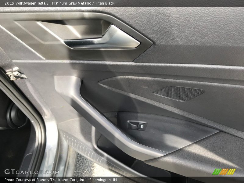 Platinum Gray Metallic / Titan Black 2019 Volkswagen Jetta S