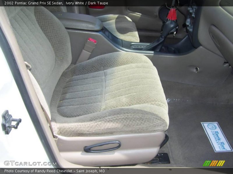 Ivory White / Dark Taupe 2002 Pontiac Grand Prix SE Sedan