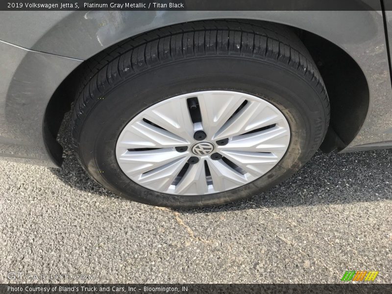 Platinum Gray Metallic / Titan Black 2019 Volkswagen Jetta S