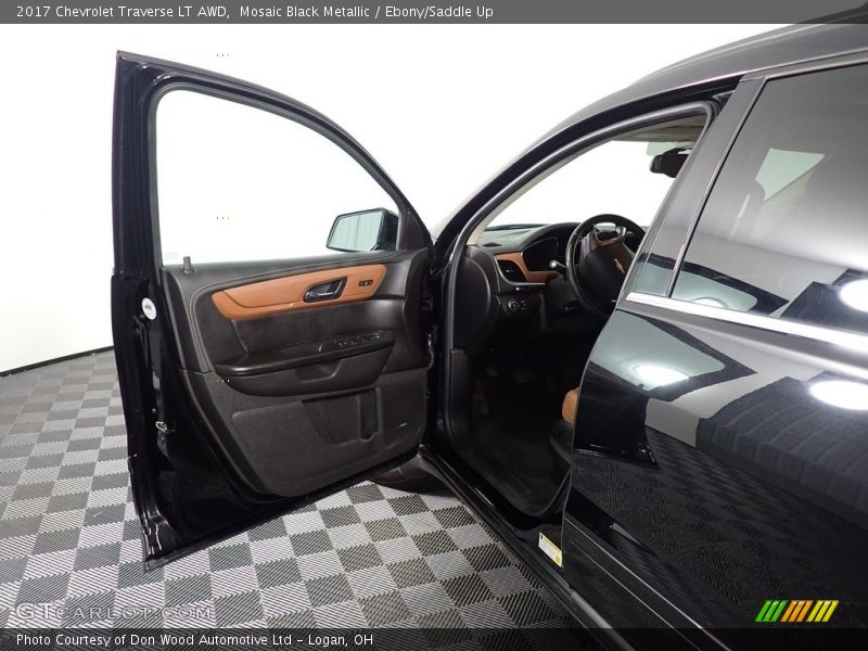 Mosaic Black Metallic / Ebony/Saddle Up 2017 Chevrolet Traverse LT AWD
