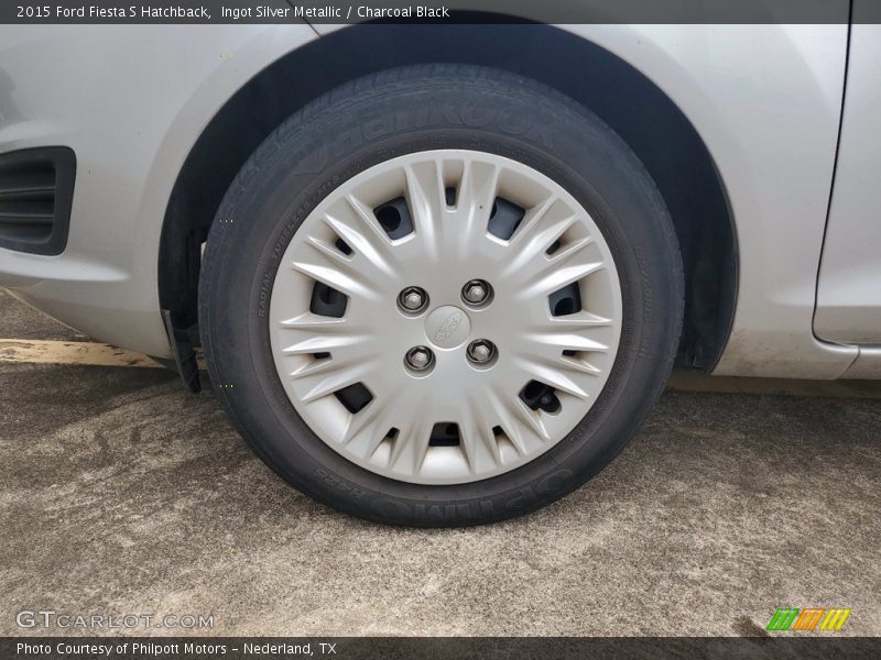 Ingot Silver Metallic / Charcoal Black 2015 Ford Fiesta S Hatchback