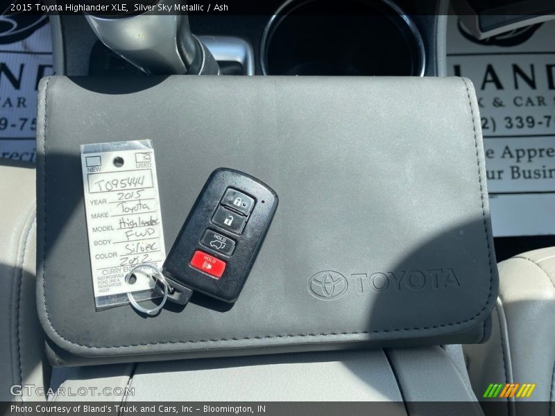 Silver Sky Metallic / Ash 2015 Toyota Highlander XLE