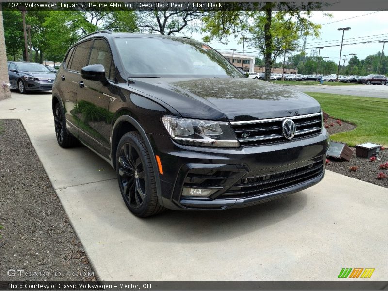 Front 3/4 View of 2021 Tiguan SE R-Line 4Motion