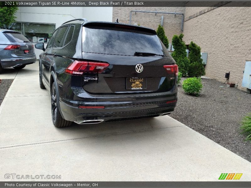 Deep Black Pearl / Titan Black 2021 Volkswagen Tiguan SE R-Line 4Motion