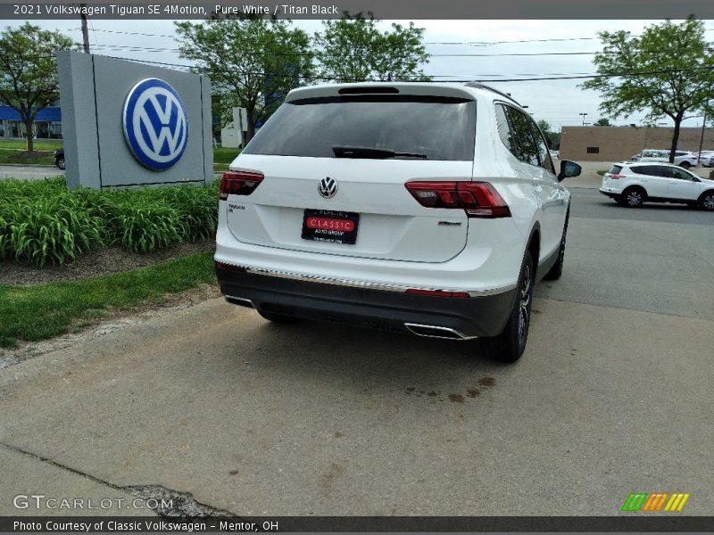 Pure White / Titan Black 2021 Volkswagen Tiguan SE 4Motion