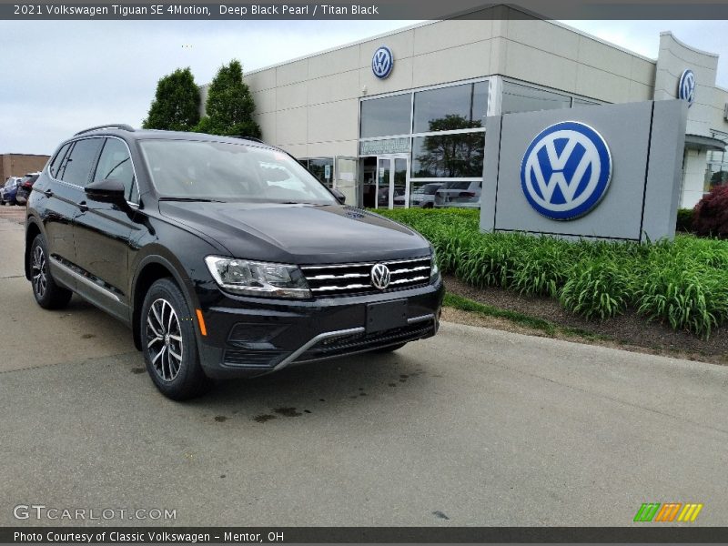 Deep Black Pearl / Titan Black 2021 Volkswagen Tiguan SE 4Motion